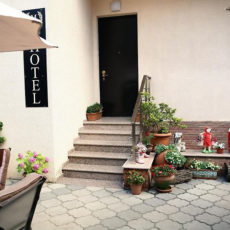Hotel Majestic Tbilisi Bagian luar foto