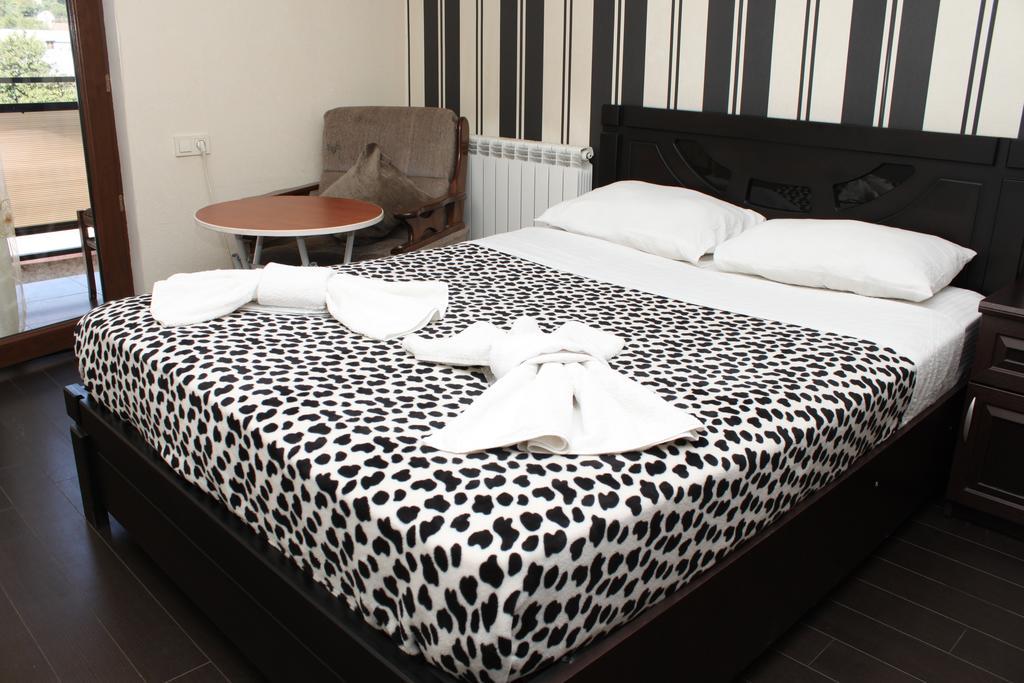 Hotel Majestic Tbilisi Ruang foto