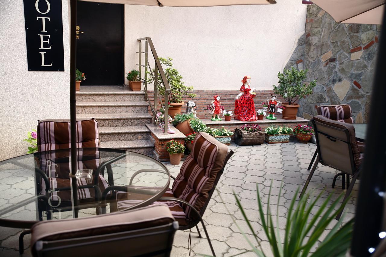 Hotel Majestic Tbilisi Bagian luar foto